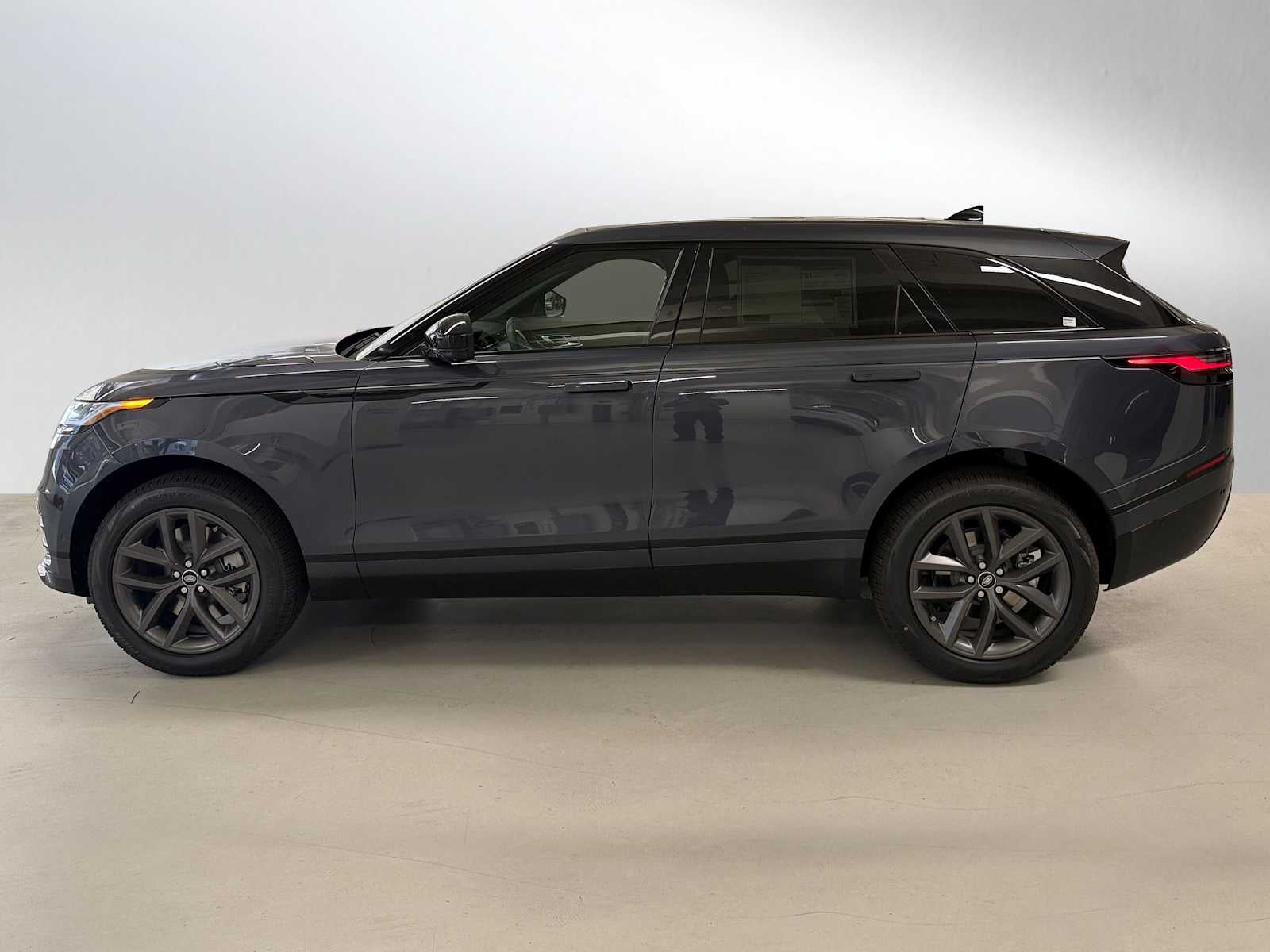 2026 Land Rover Range Rover Velar Dynamic SE