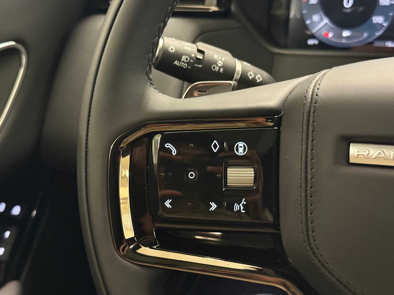 2026 Land Rover Range Rover Velar Dynamic SE