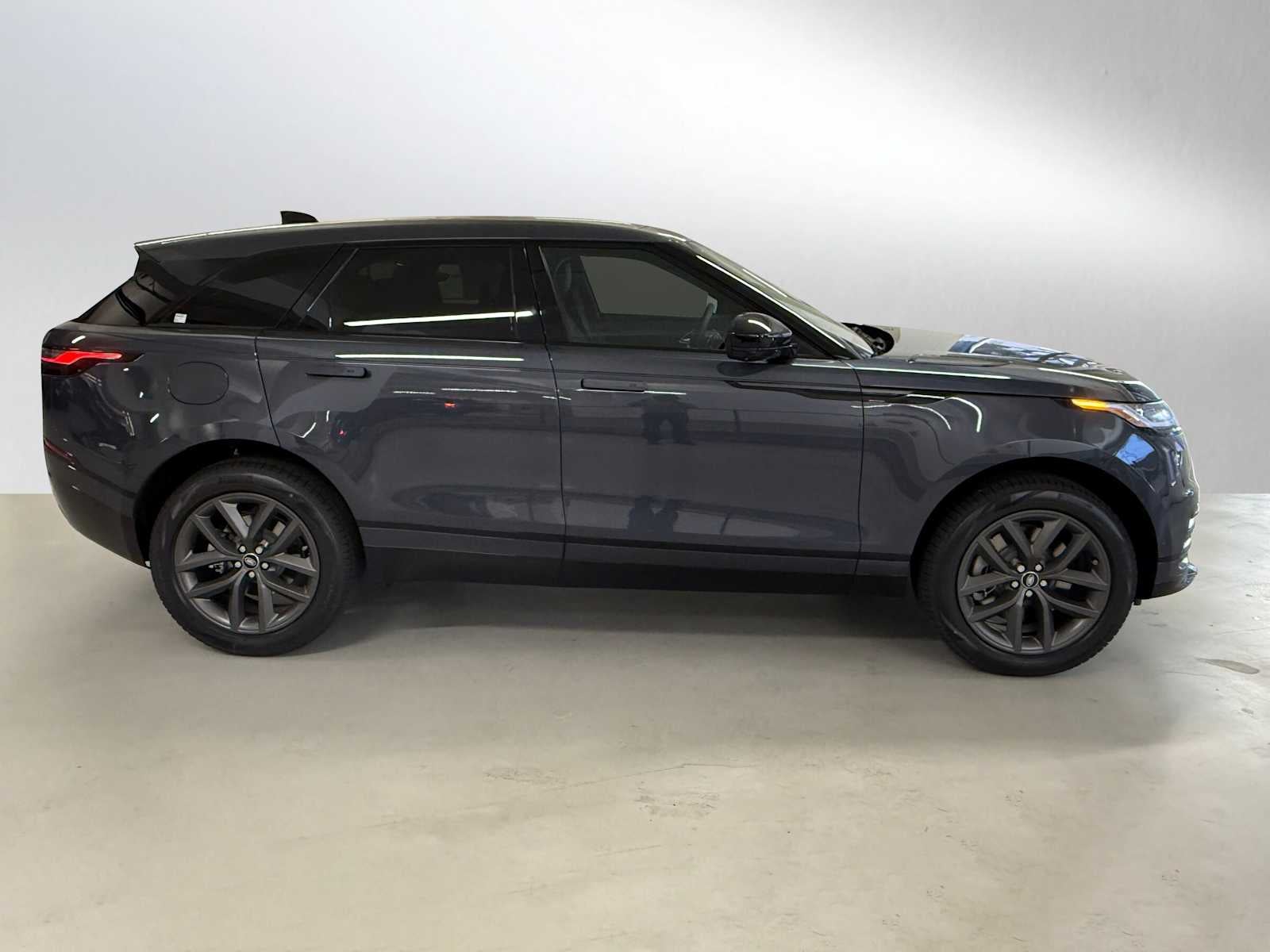 2026 Land Rover Range Rover Velar Dynamic SE