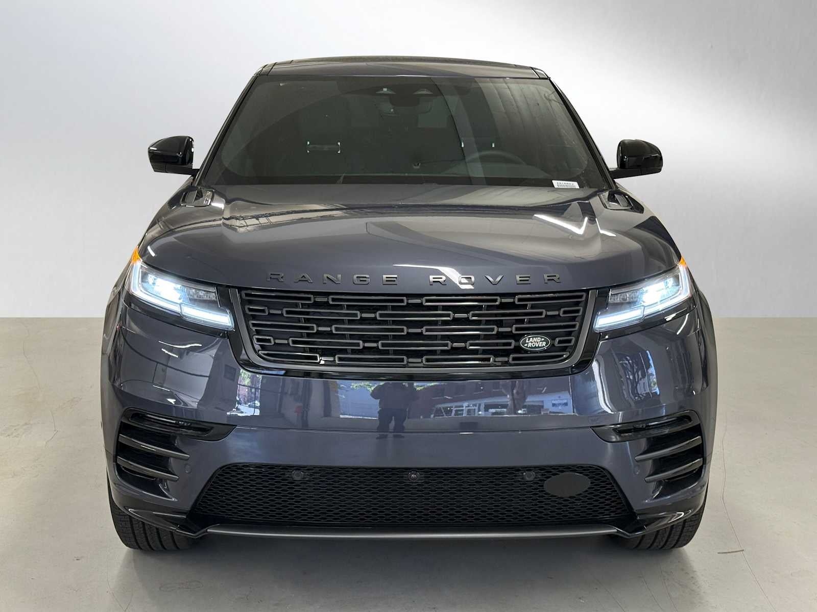 2026 Land Rover Range Rover Velar Dynamic SE