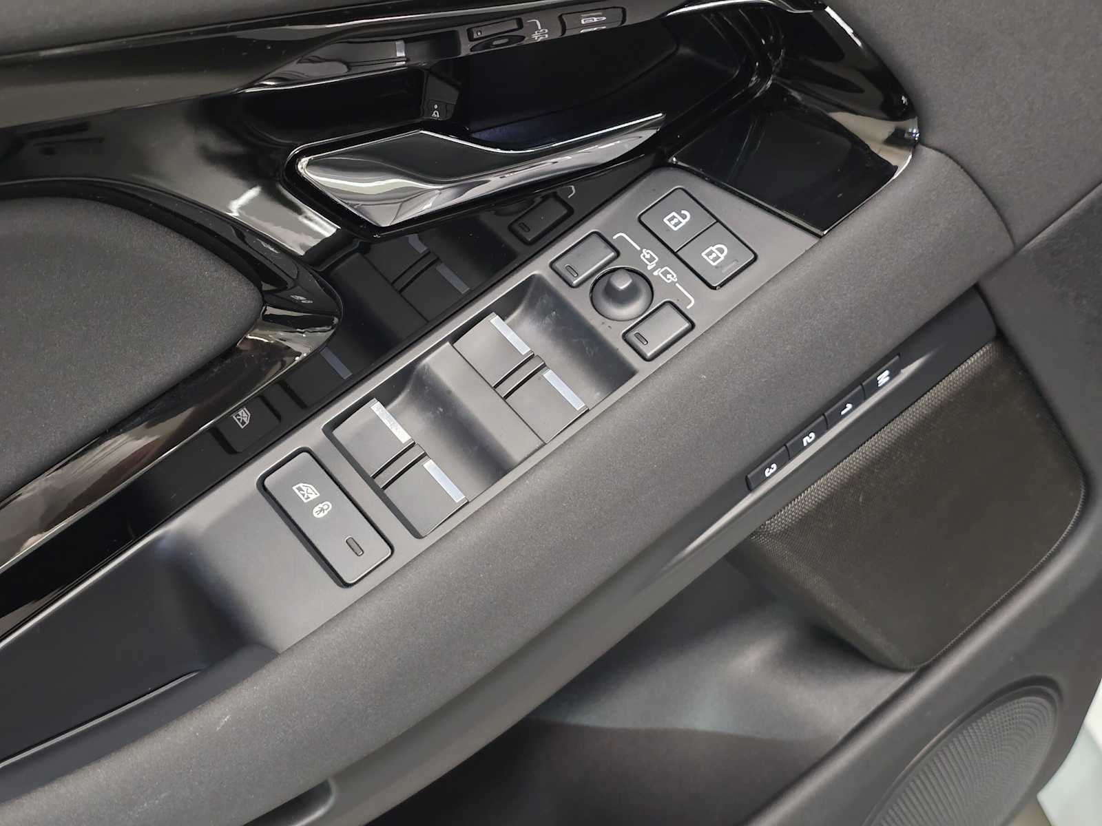 2026 Land Rover Range Rover Evoque Core S