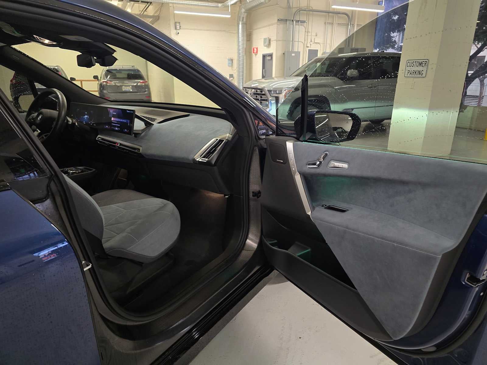 2025 BMW iX xDrive50