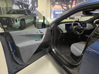 2025 BMW iX xDrive50