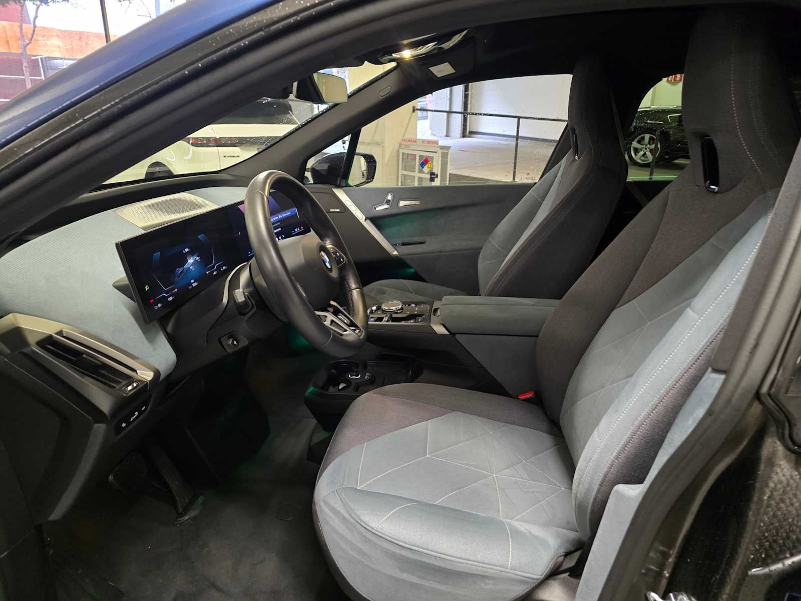 2025 BMW iX xDrive50