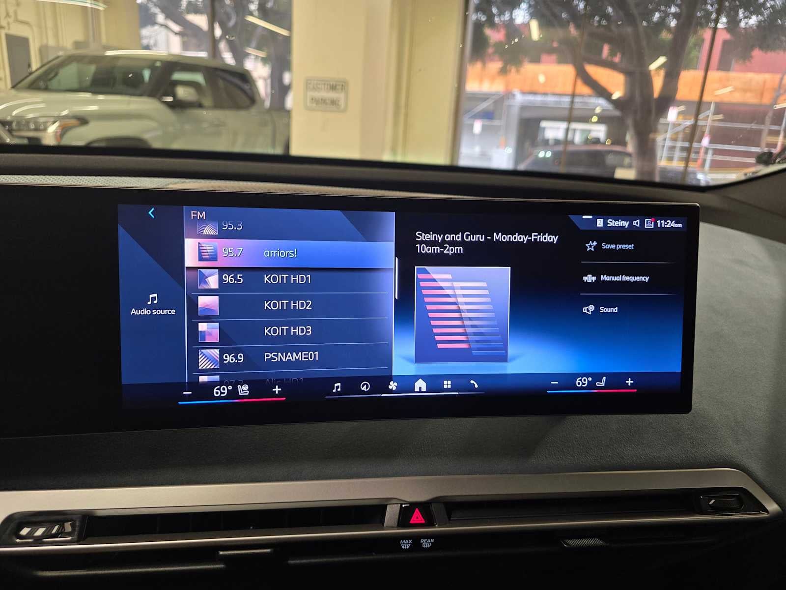 2025 BMW iX xDrive50