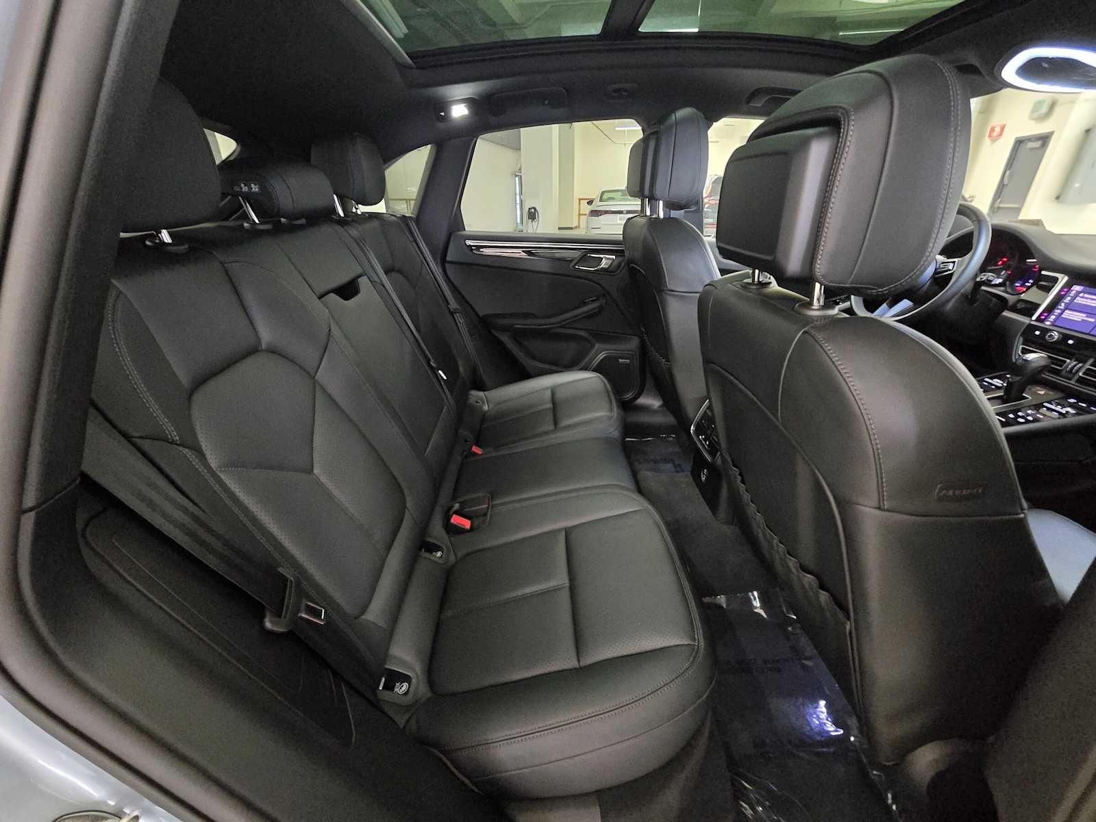 2025 Porsche Macan AWD