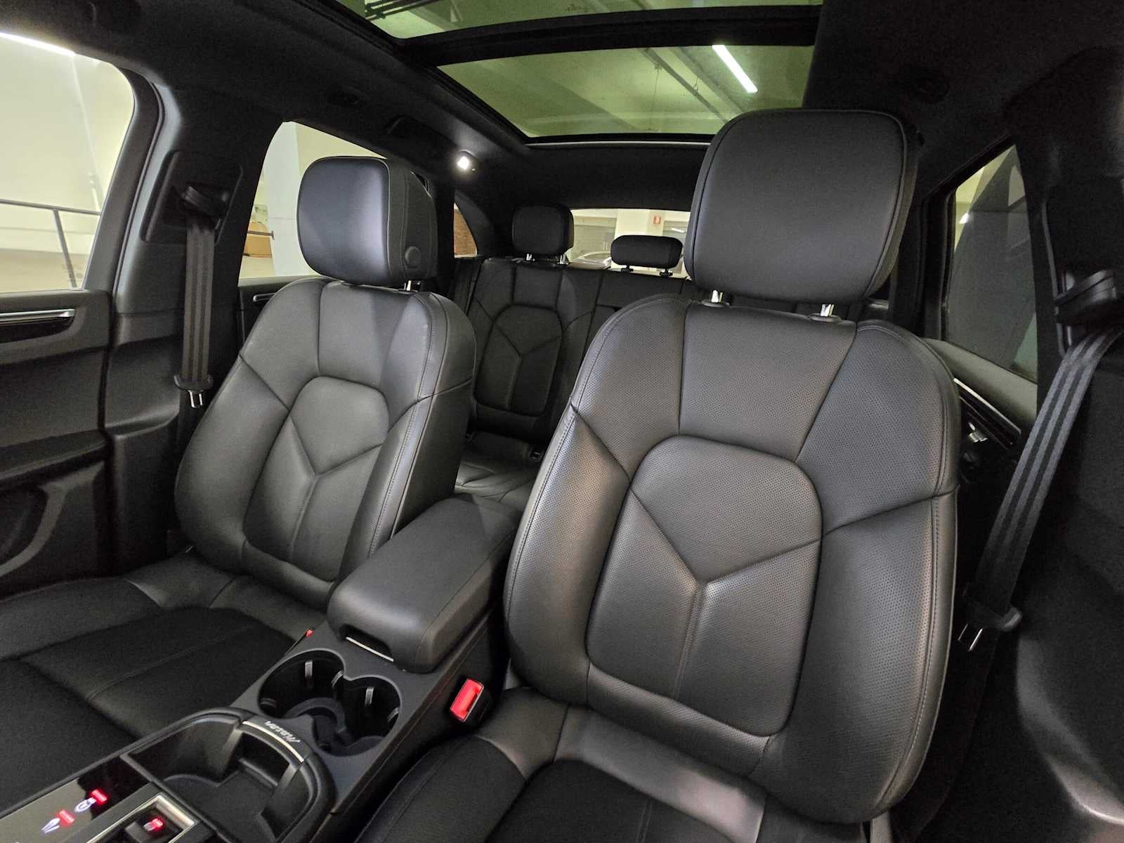 2025 Porsche Macan AWD