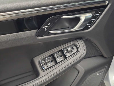2025 Porsche Macan AWD
