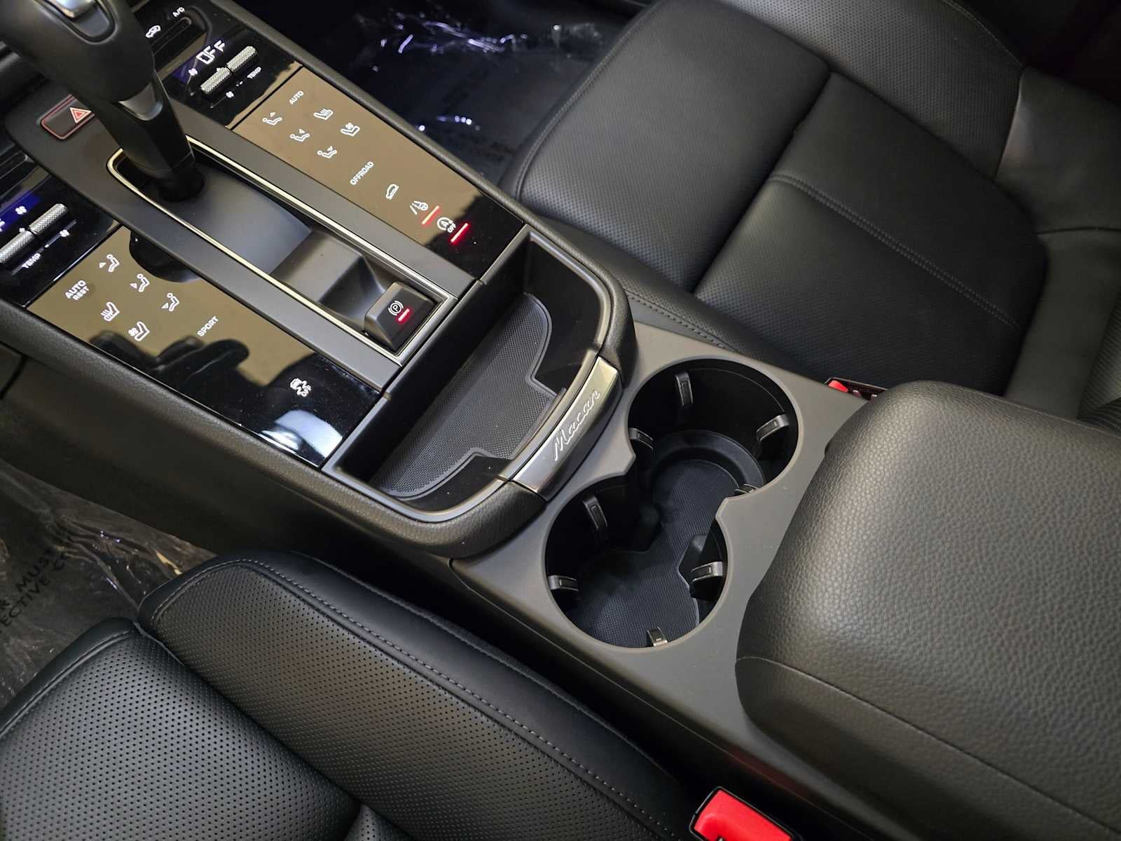2025 Porsche Macan AWD