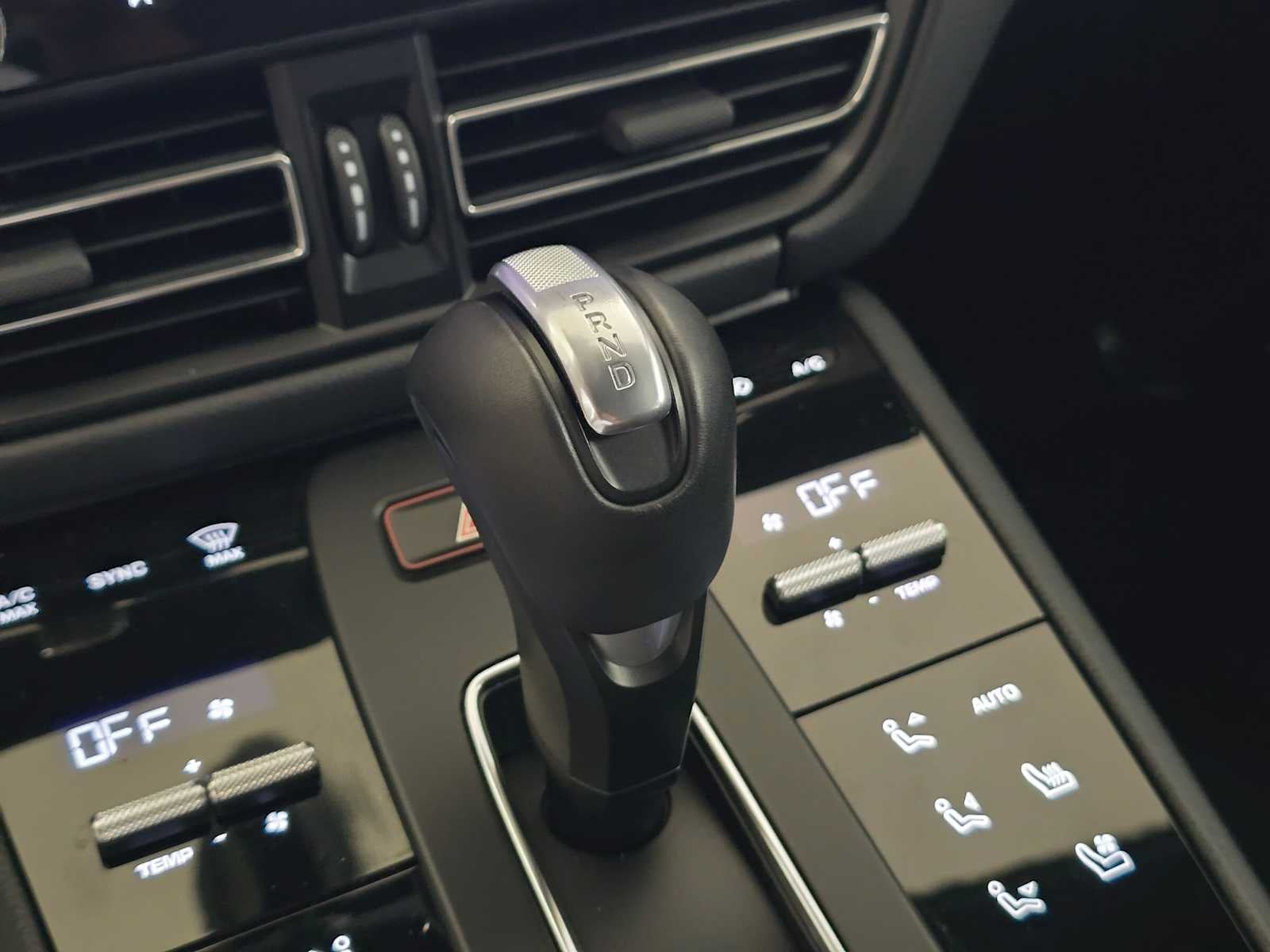 2025 Porsche Macan AWD
