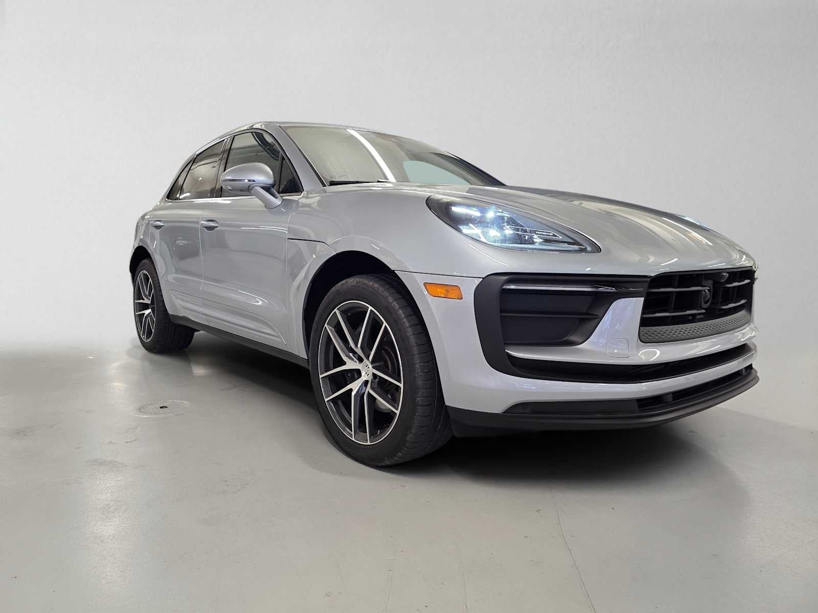 2025 Porsche Macan AWD