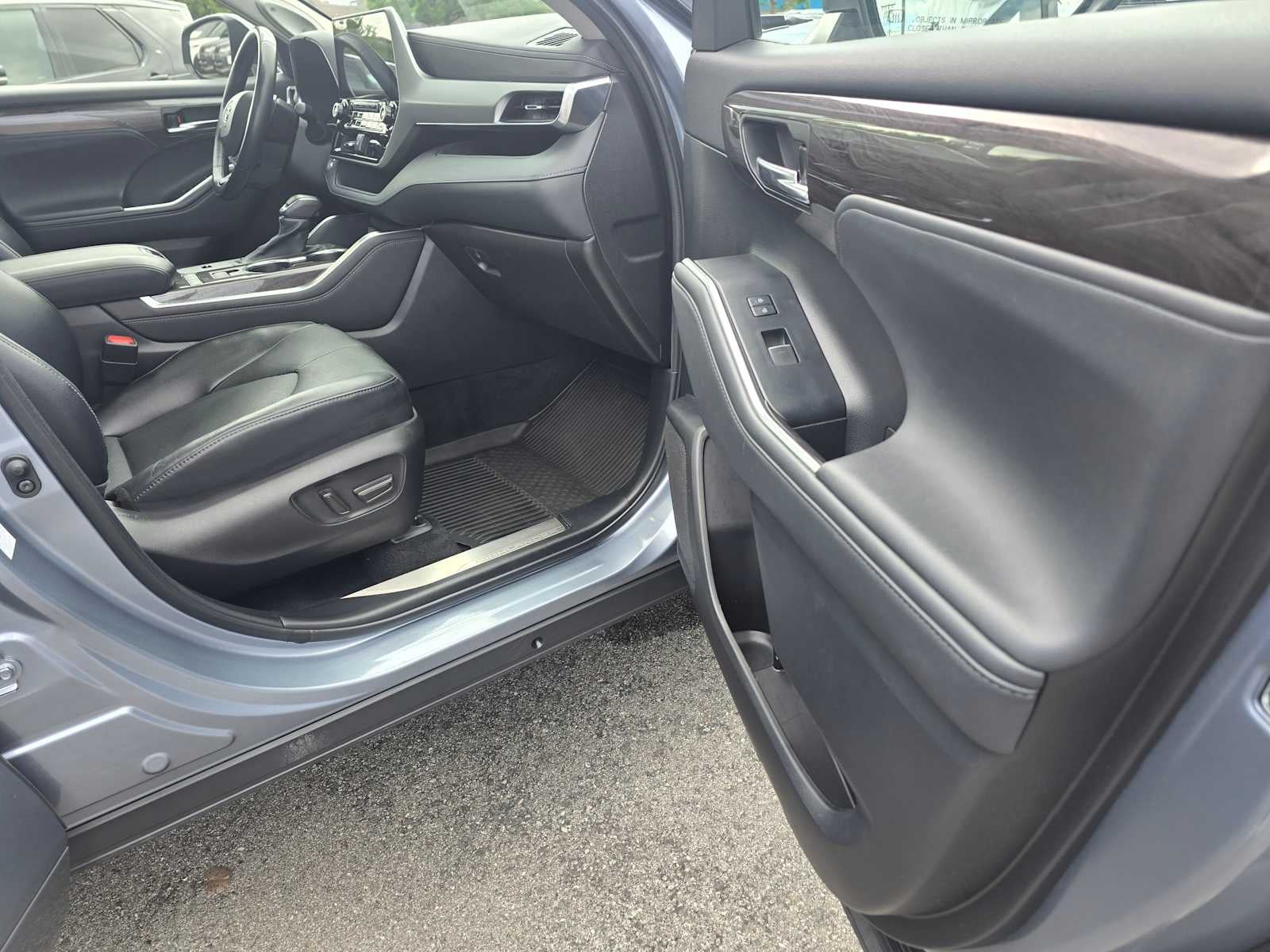 2022 Toyota Highlander Hybrid Platinum