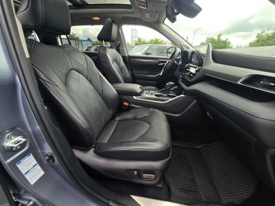 2022 Toyota Highlander Hybrid Platinum