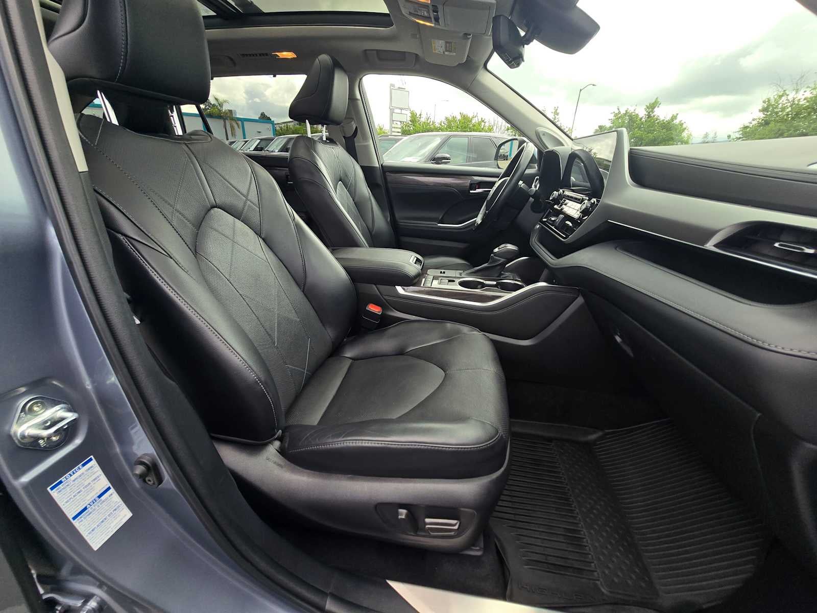 2022 Toyota Highlander Hybrid Platinum