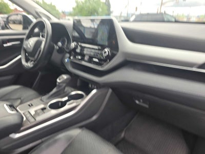 2022 Toyota Highlander Hybrid Platinum