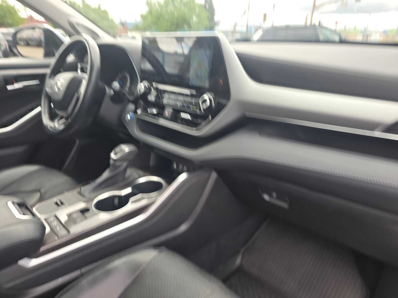 2022 Toyota Highlander Hybrid Platinum