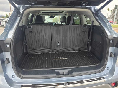 2022 Toyota Highlander Hybrid Platinum