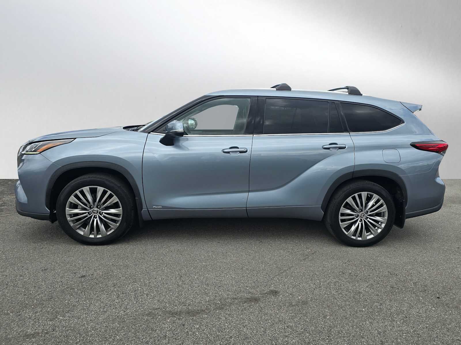 2022 Toyota Highlander Hybrid Platinum