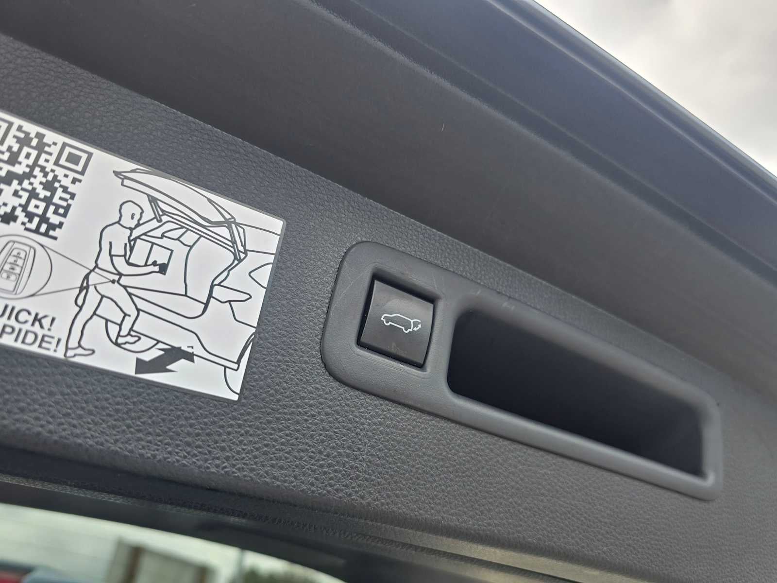 2022 Toyota Highlander Hybrid Platinum