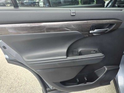 2022 Toyota Highlander Hybrid Platinum