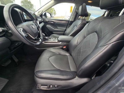 2022 Toyota Highlander Hybrid Platinum