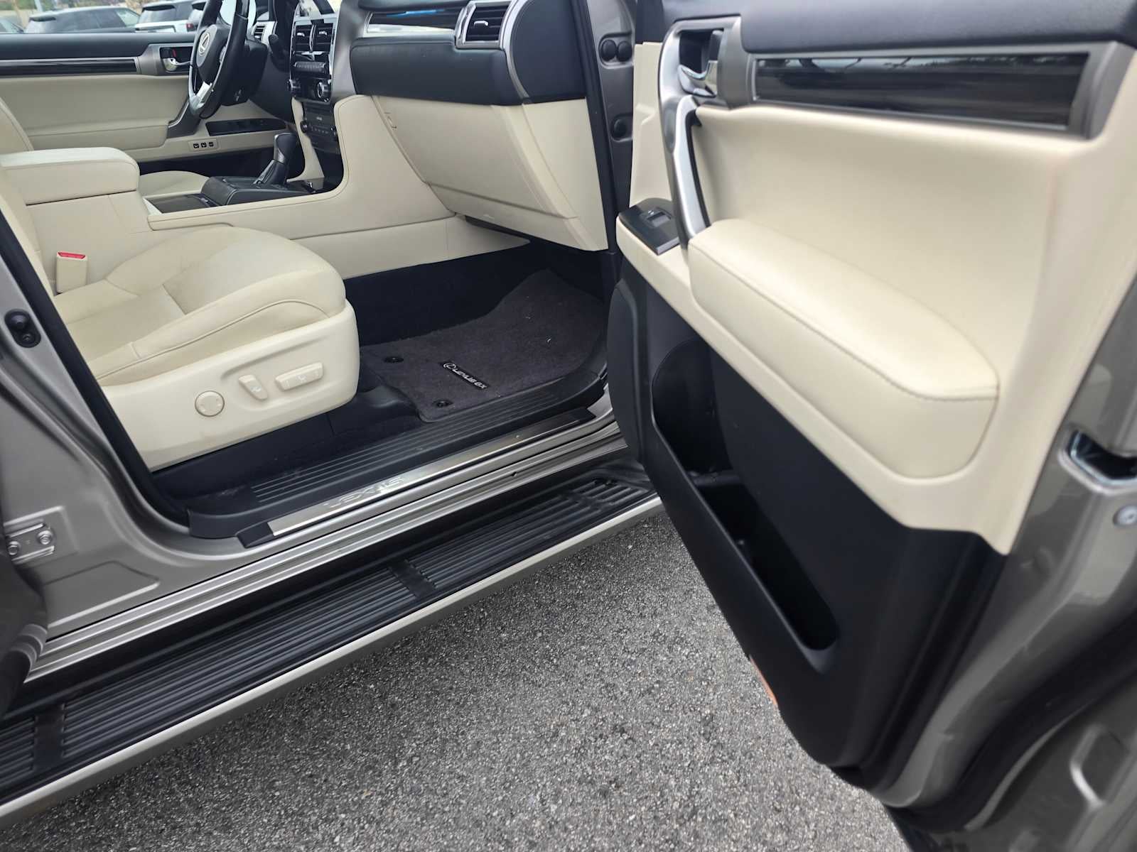 2023 Lexus GX Premium