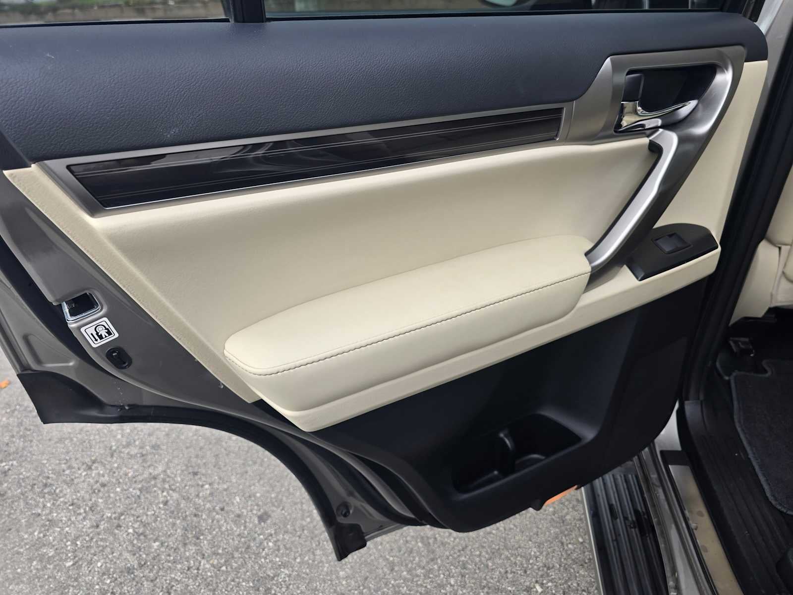 2023 Lexus GX Premium