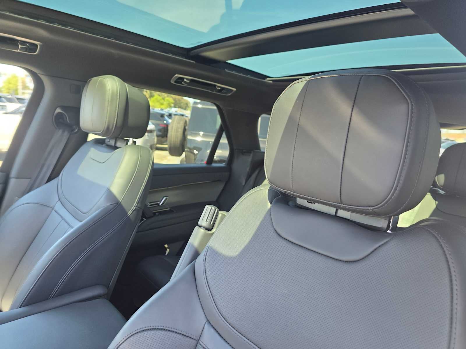 2025 Land Rover Range Rover Sport SE