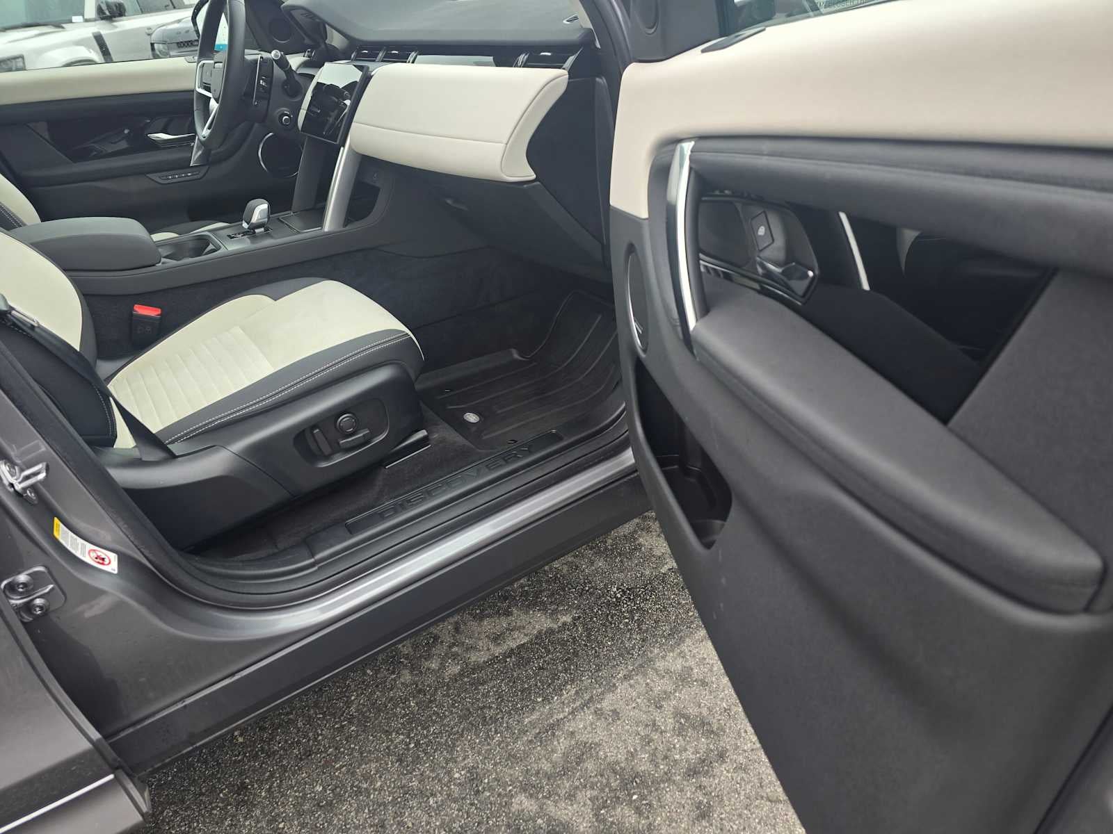 2025 Land Rover Discovery Sport S