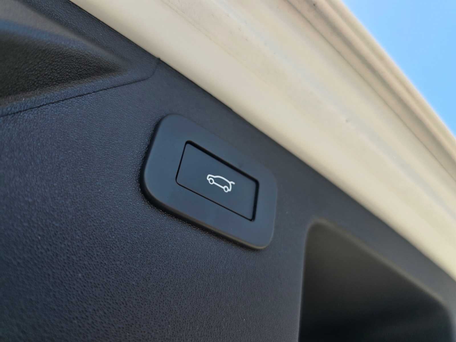 2025 Land Rover Discovery Sport S