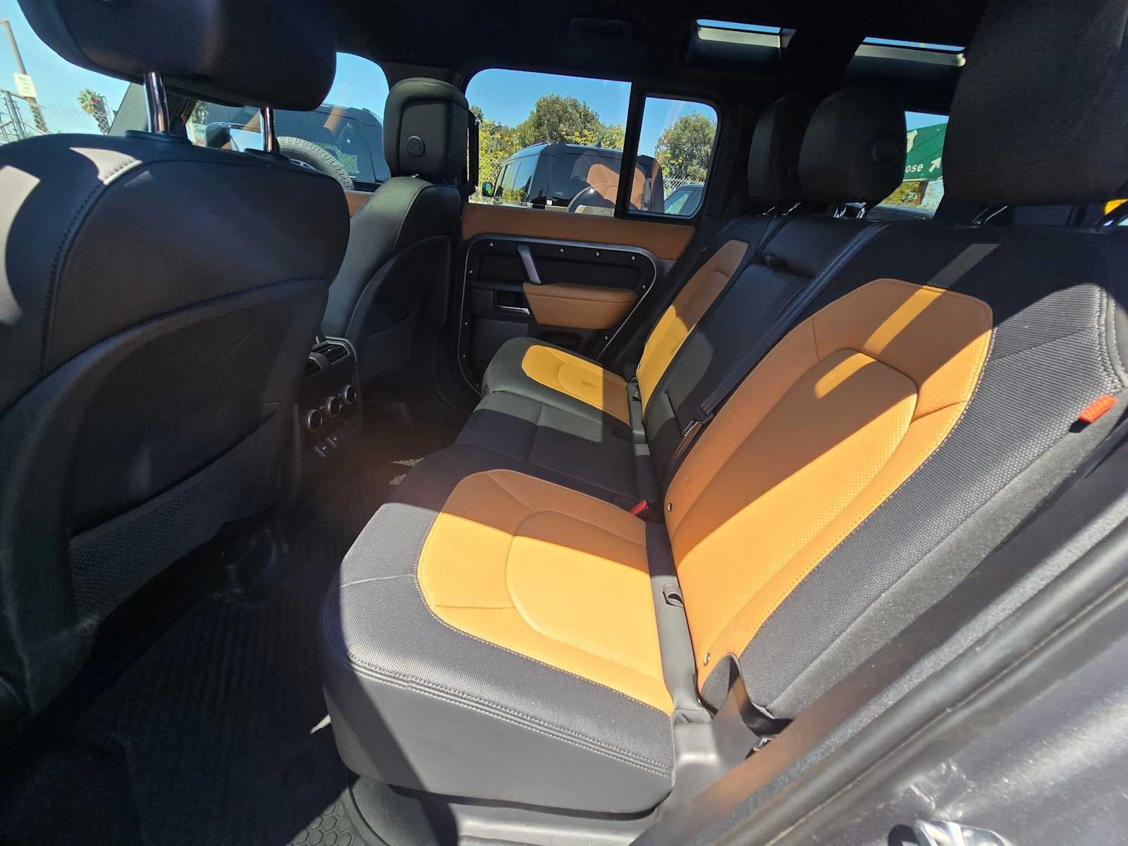 2024 Land Rover Defender X-Dynamic SE 110 P400
