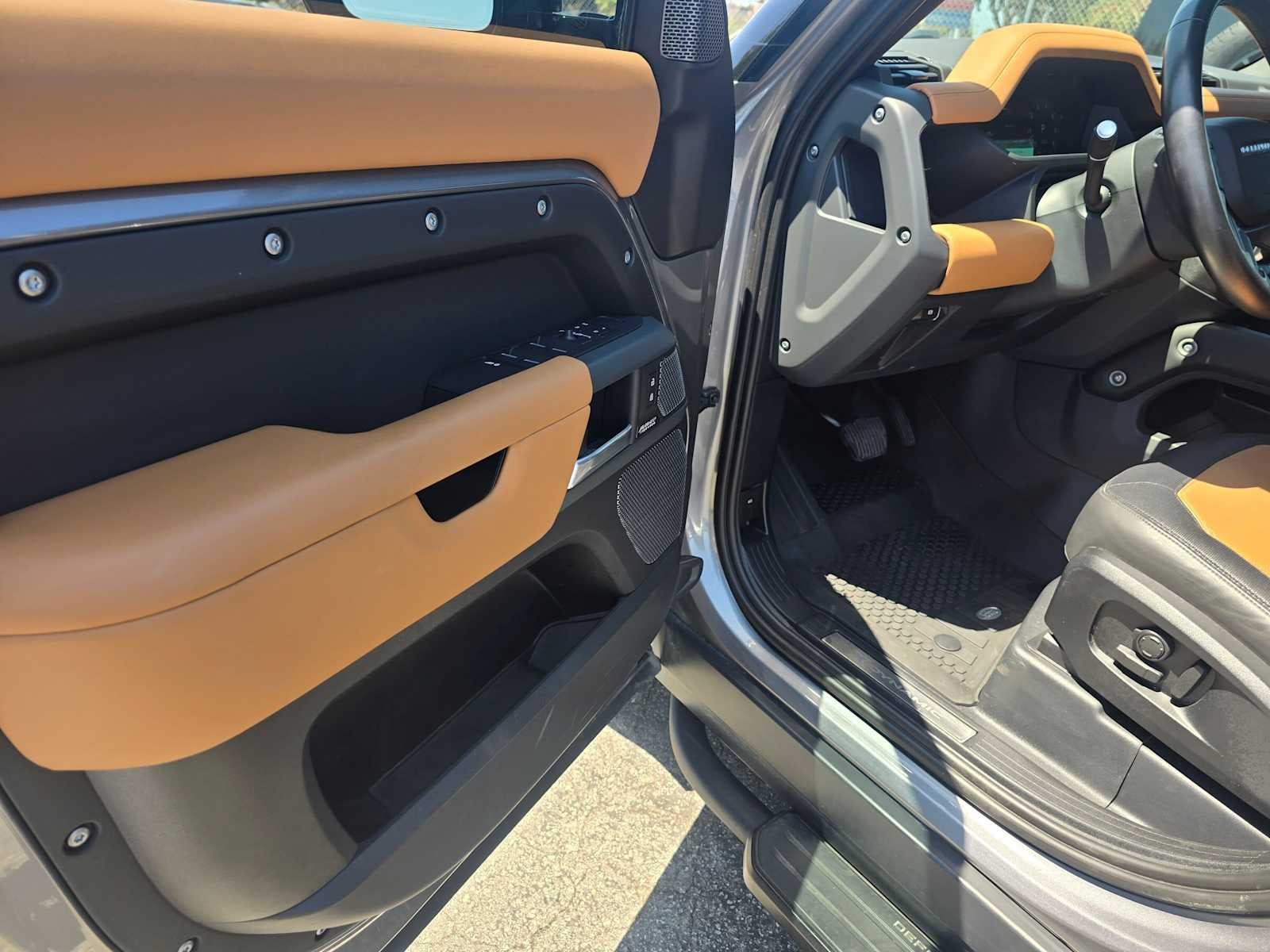 2024 Land Rover Defender X-Dynamic SE 110 P400