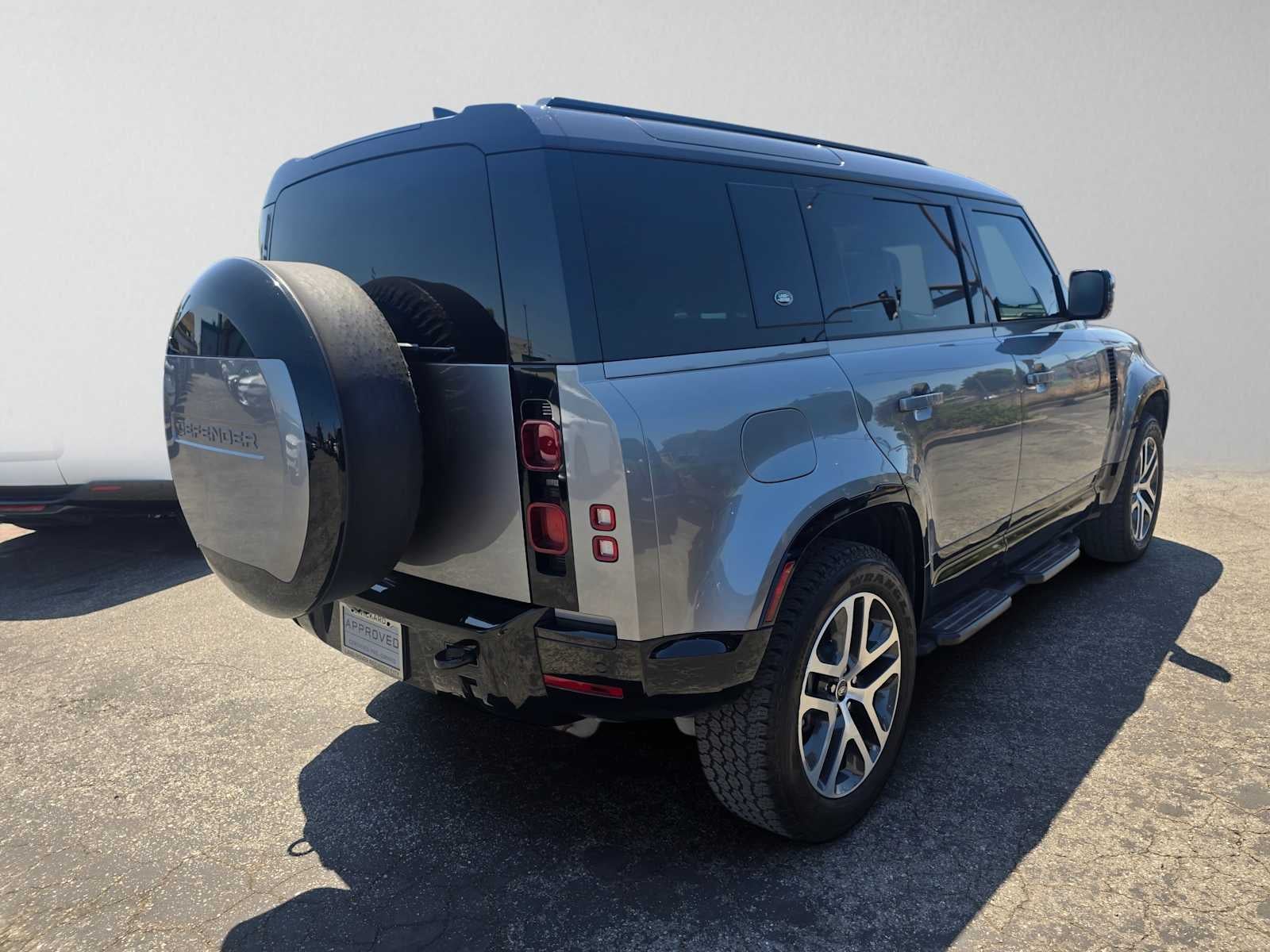 2024 Land Rover Defender X-Dynamic SE 110 P400