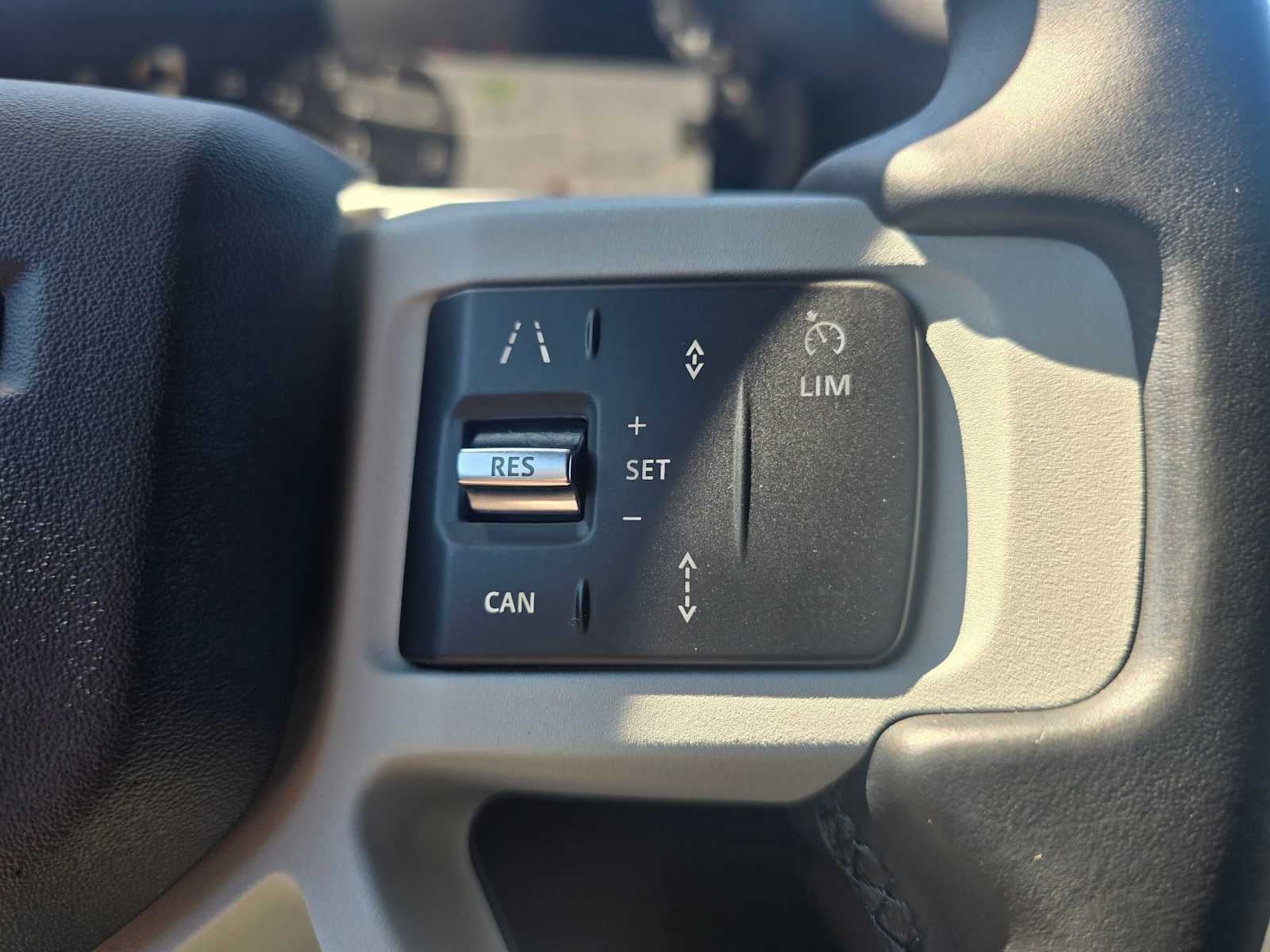 2023 Land Rover Defender X-Dynamic SE 110 AWD