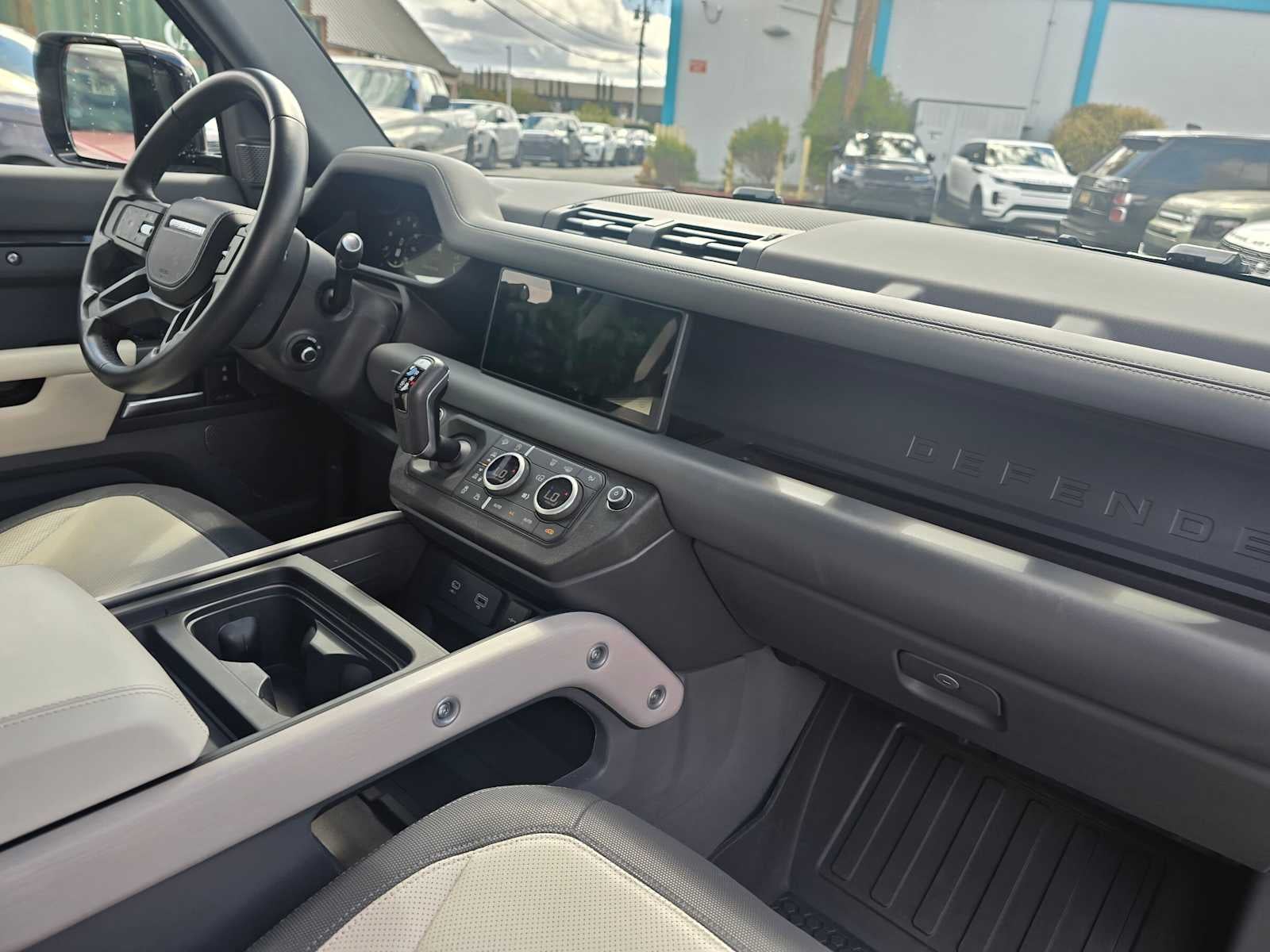 2024 Land Rover Defender X-Dynamic SE 110 P400