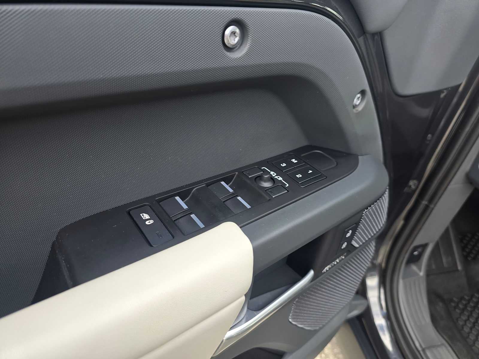 2024 Land Rover Defender X-Dynamic SE 110 P400