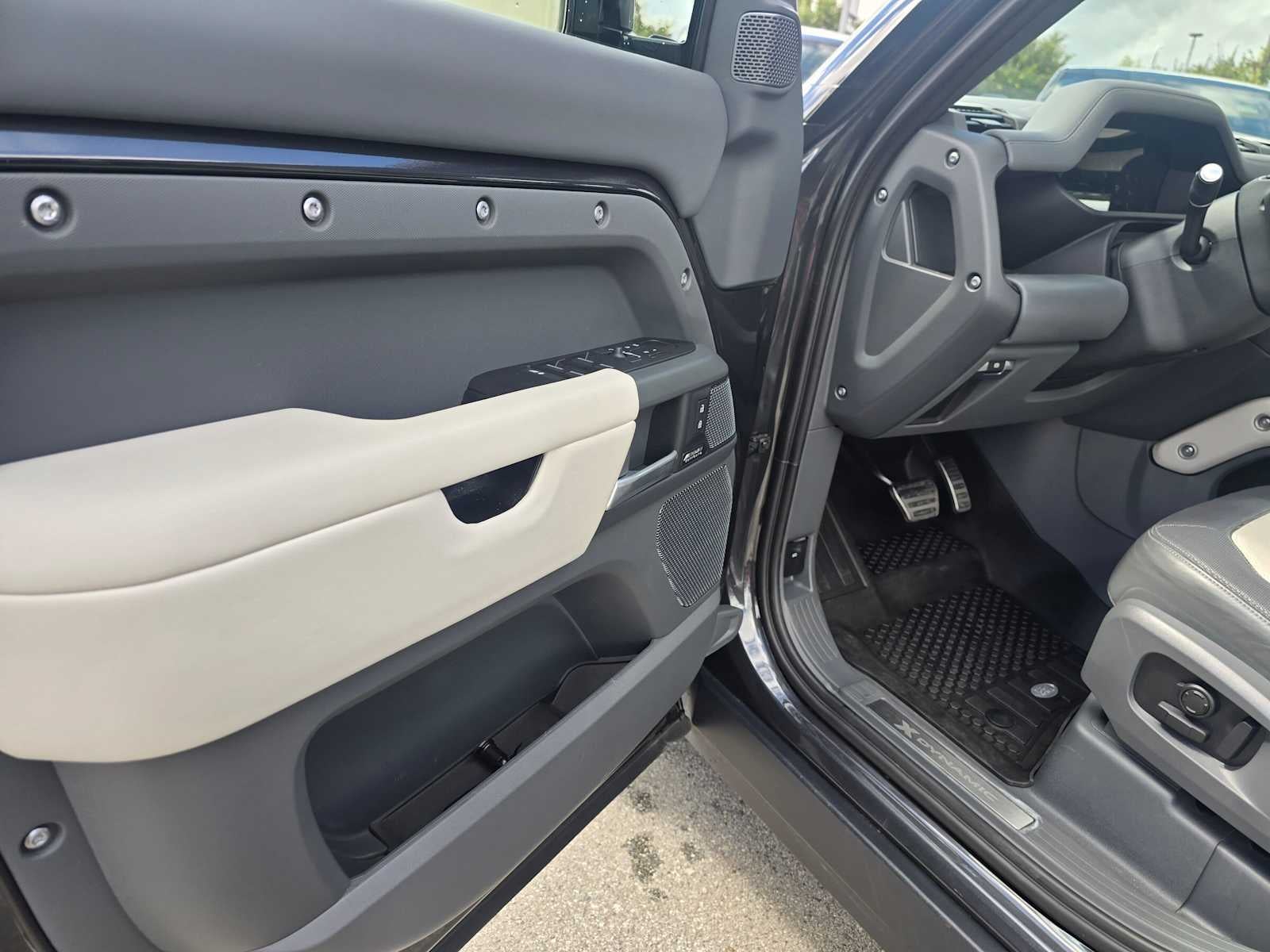 2024 Land Rover Defender X-Dynamic SE 110 P400