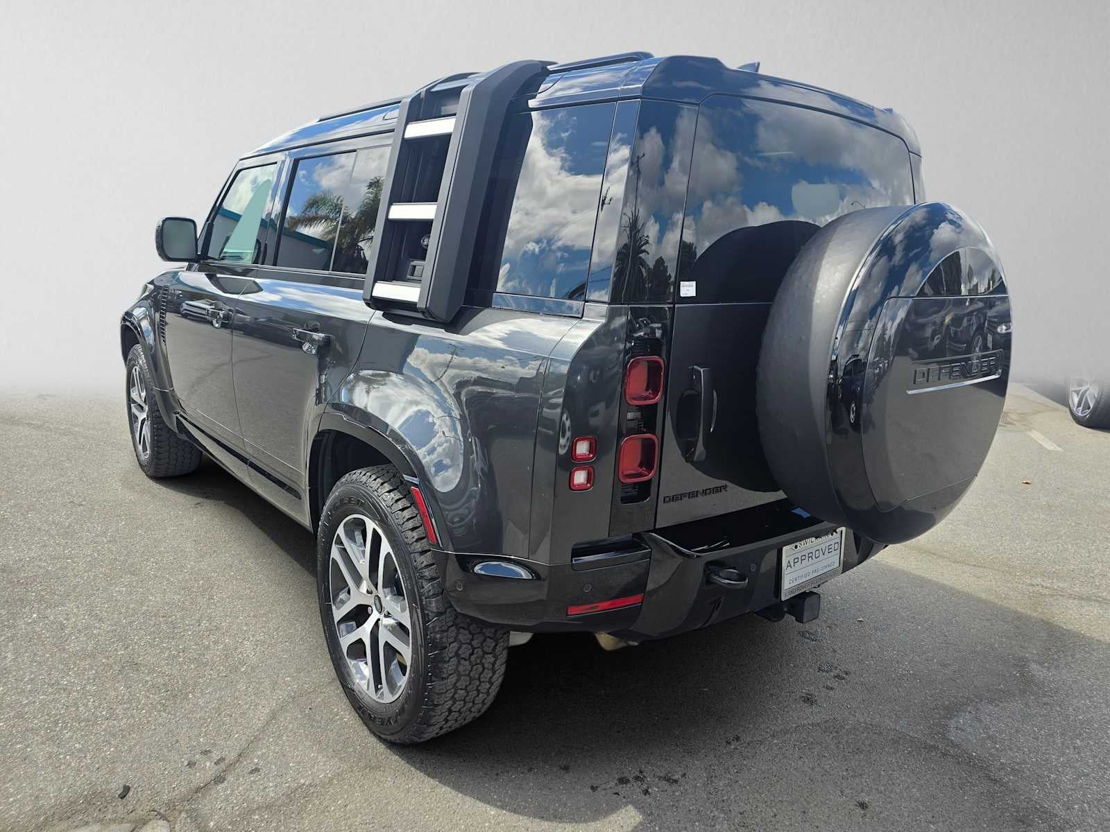 2024 Land Rover Defender X-Dynamic SE 110 P400