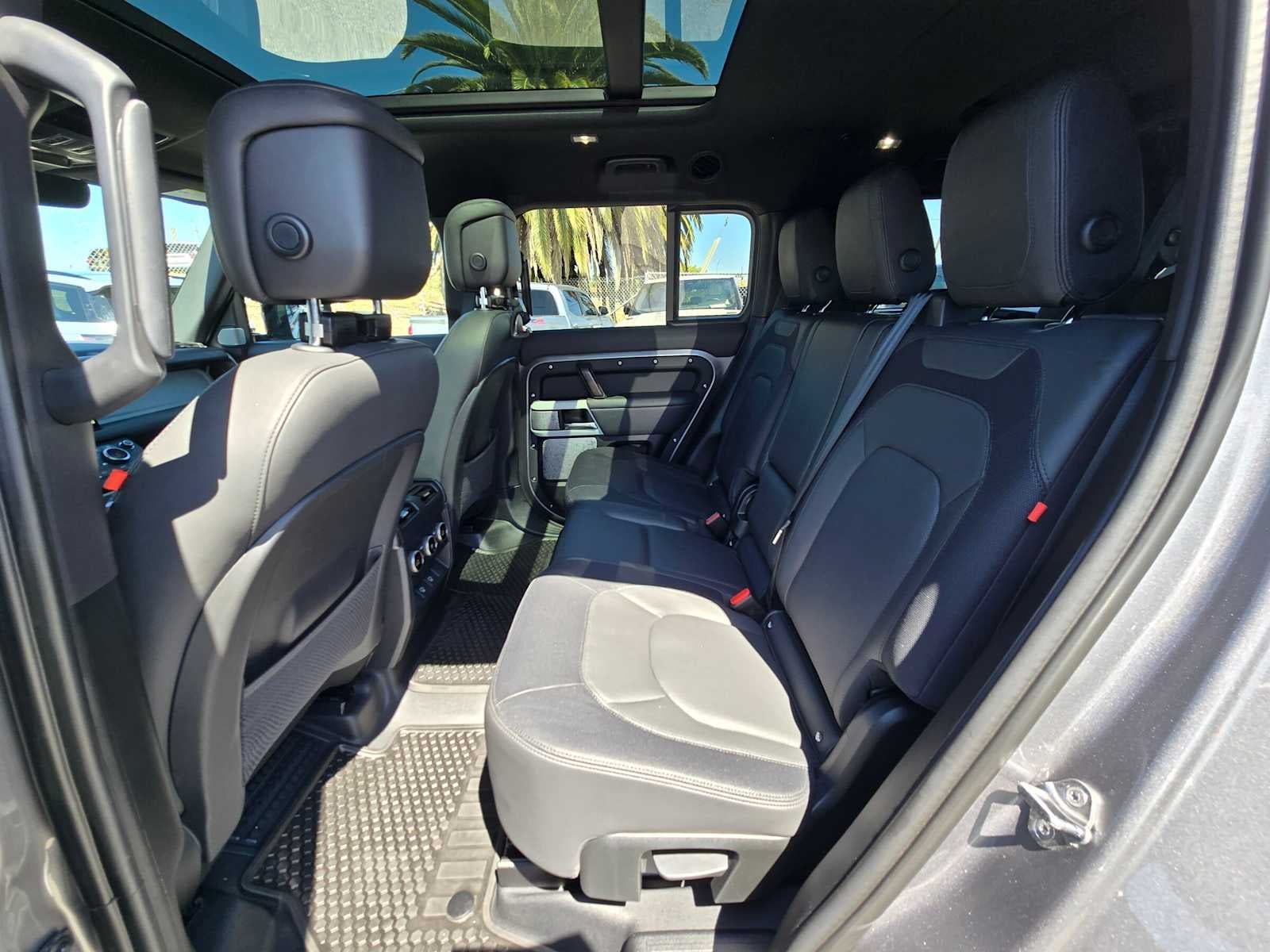 2024 Land Rover Defender X-Dynamic SE 130 P400