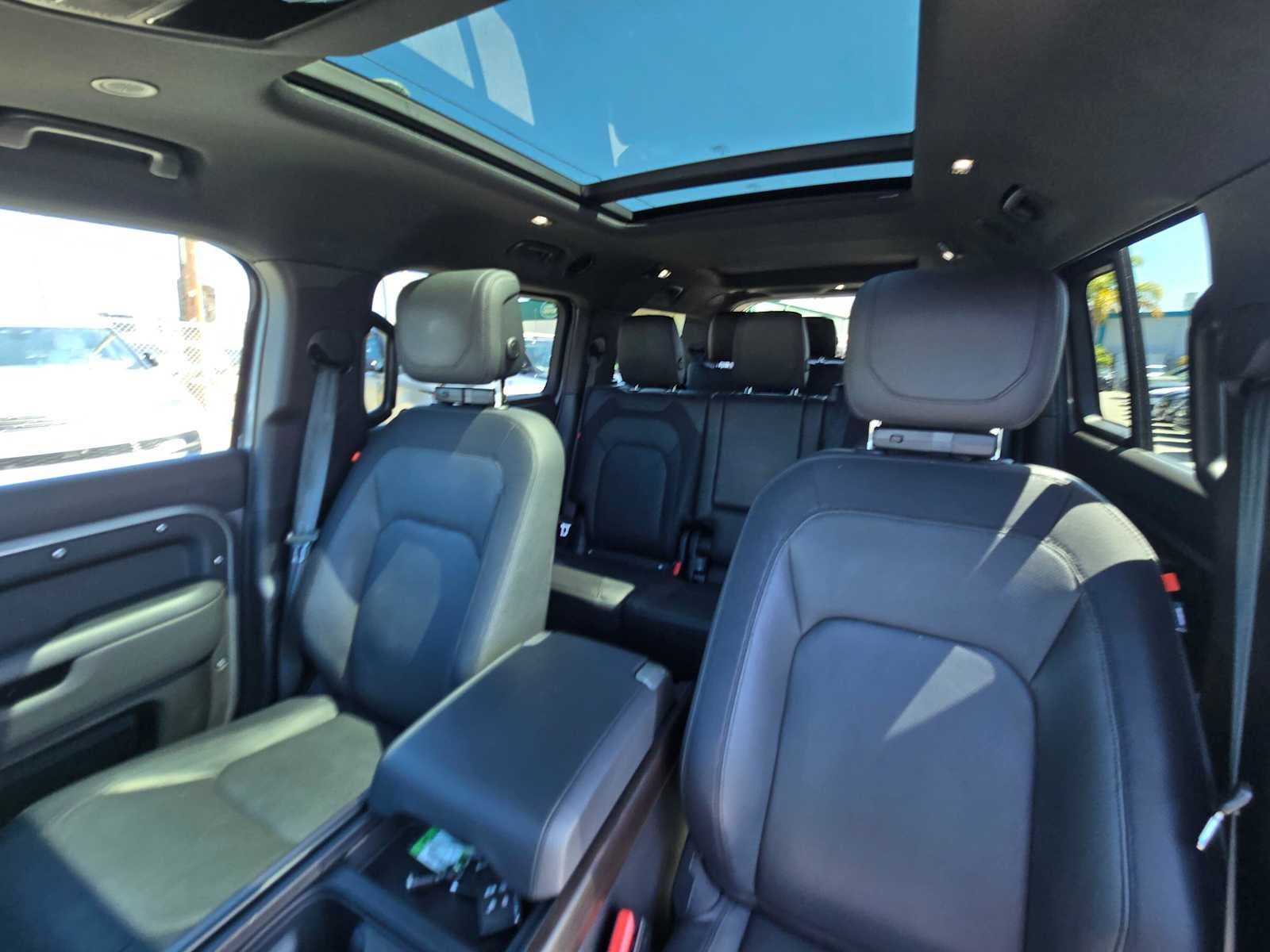 2024 Land Rover Defender X-Dynamic SE 130 P400