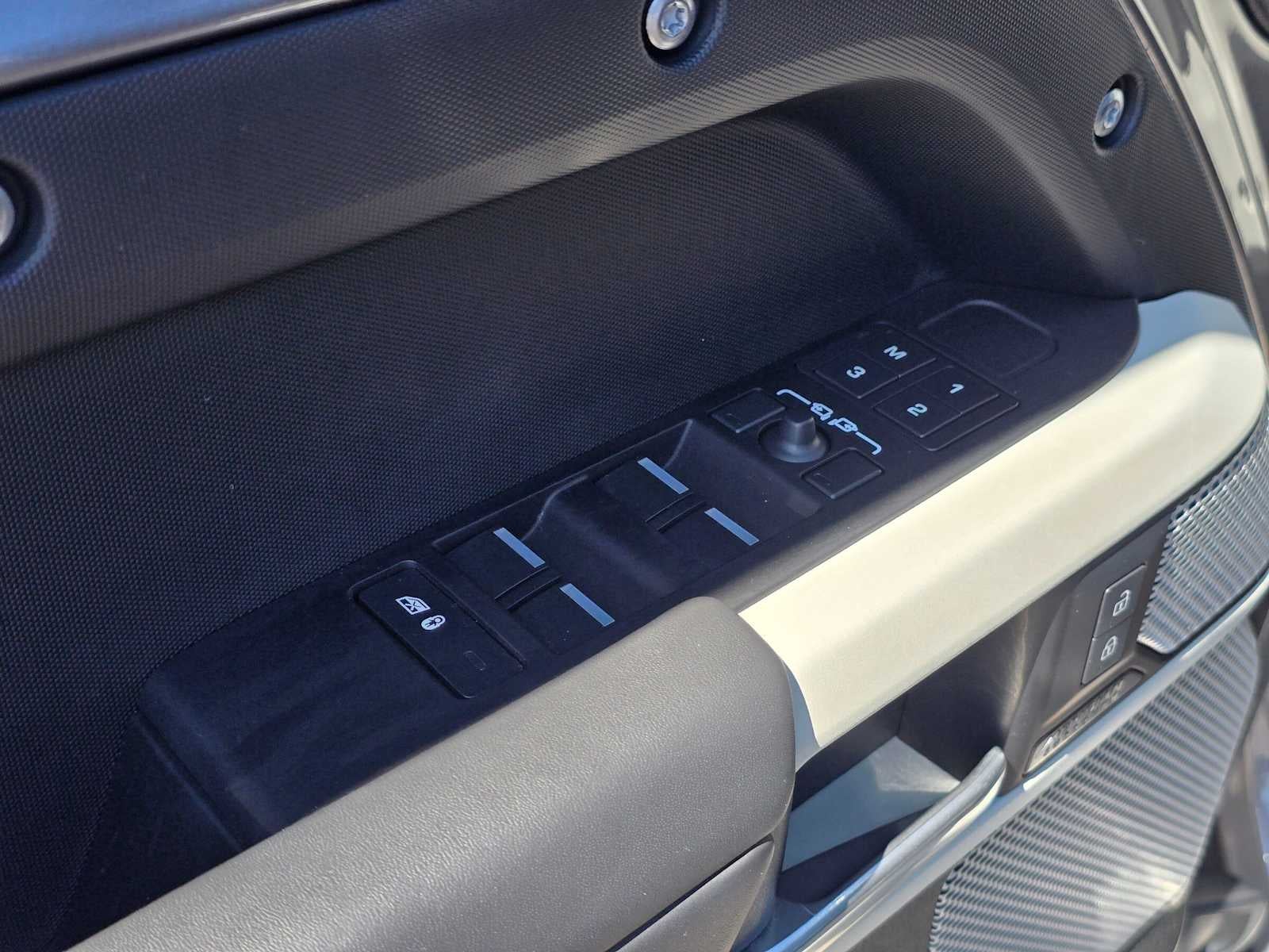 2024 Land Rover Defender X-Dynamic SE 130 P400