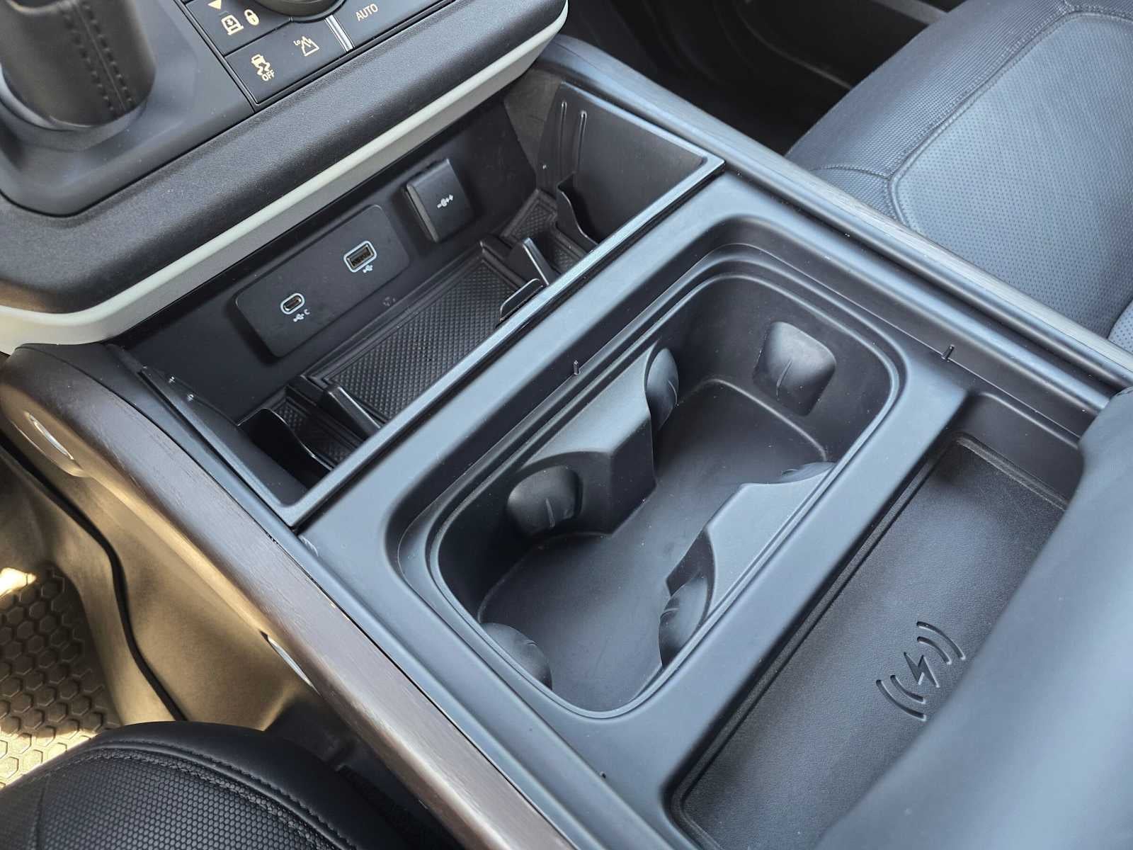 2024 Land Rover Defender X-Dynamic SE 130 P400