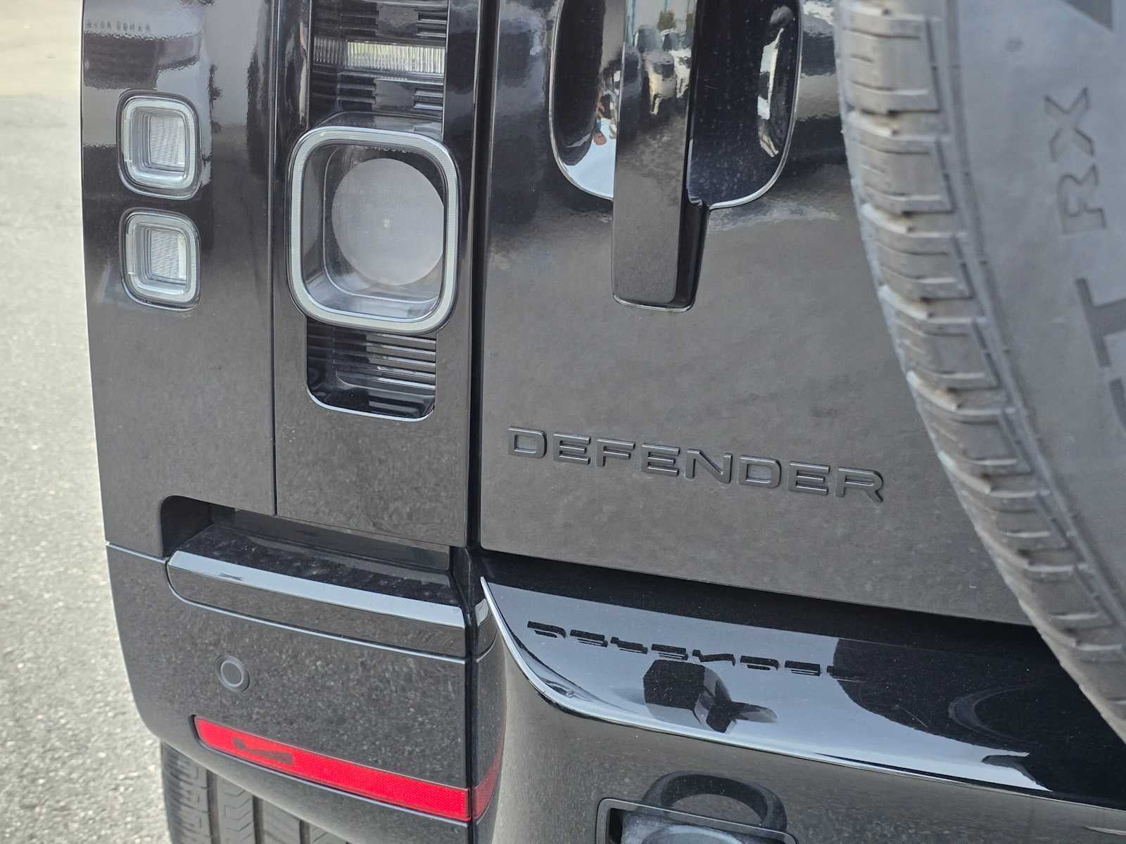 2024 Land Rover Defender V8 90 P525