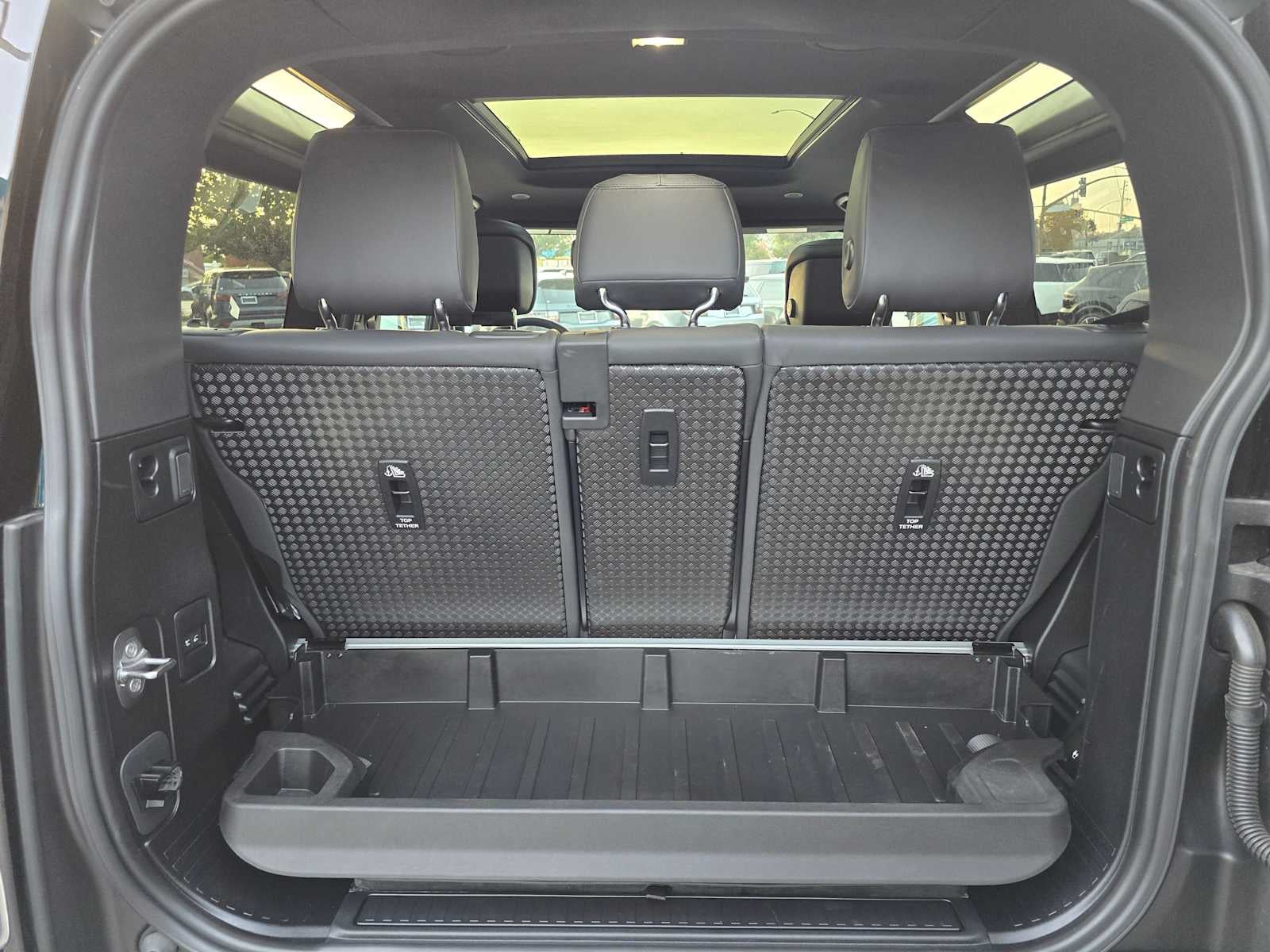 2024 Land Rover Defender V8 90 P525