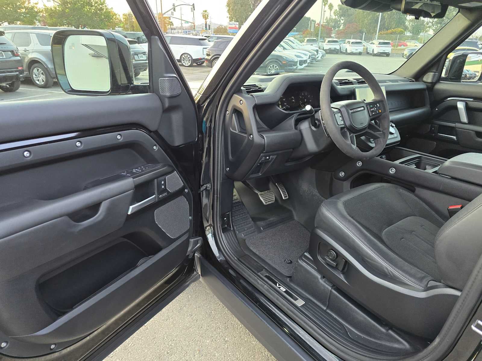 2024 Land Rover Defender V8 90 P525