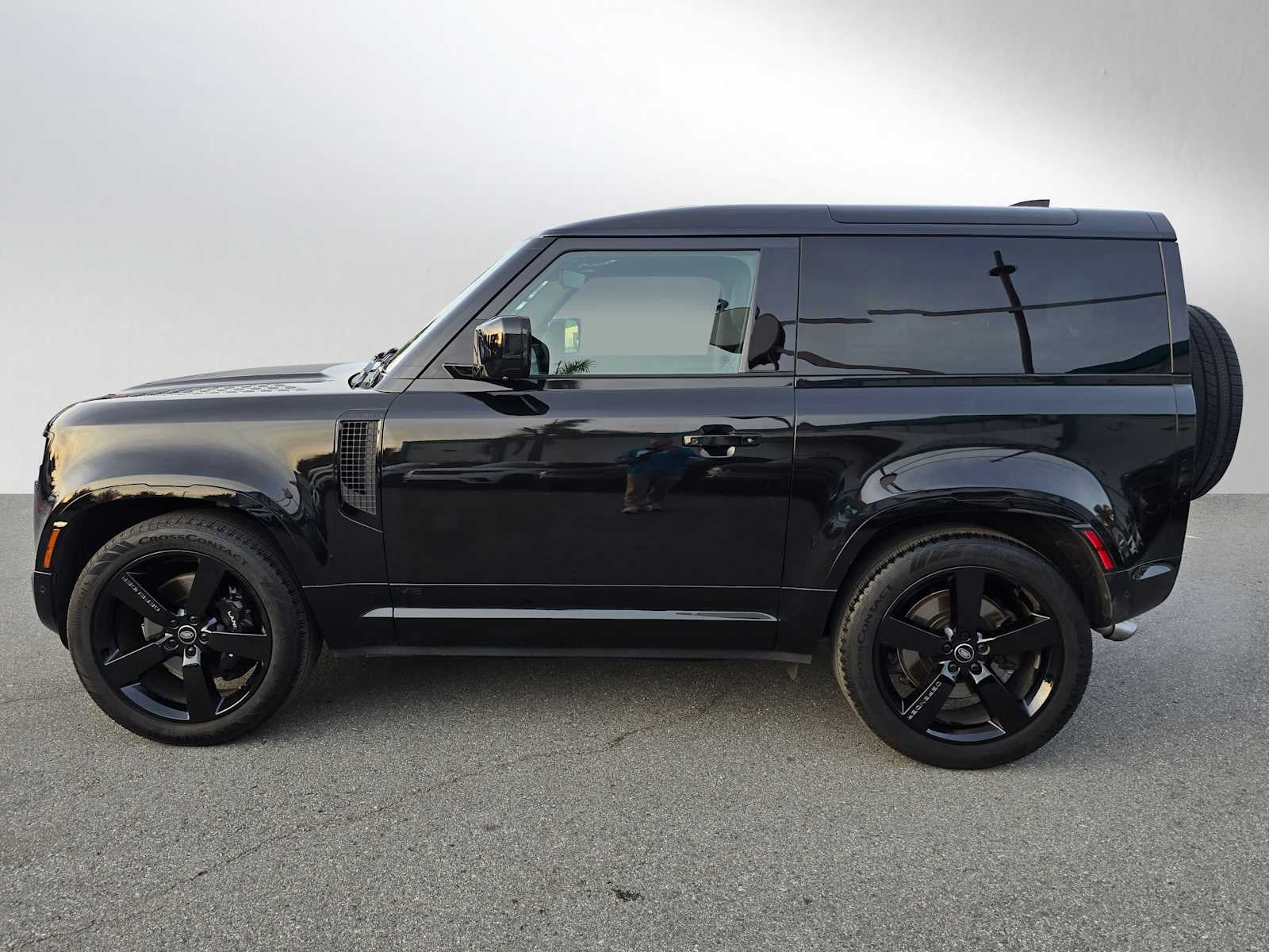 2024 Land Rover Defender V8 90 P525