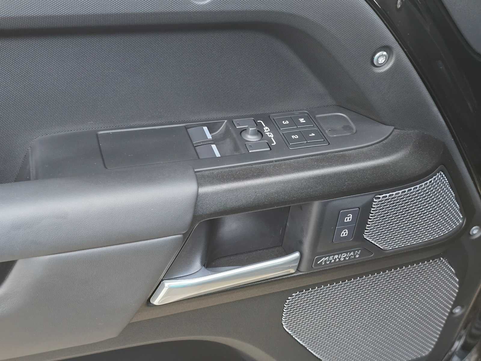 2024 Land Rover Defender V8 90 P525