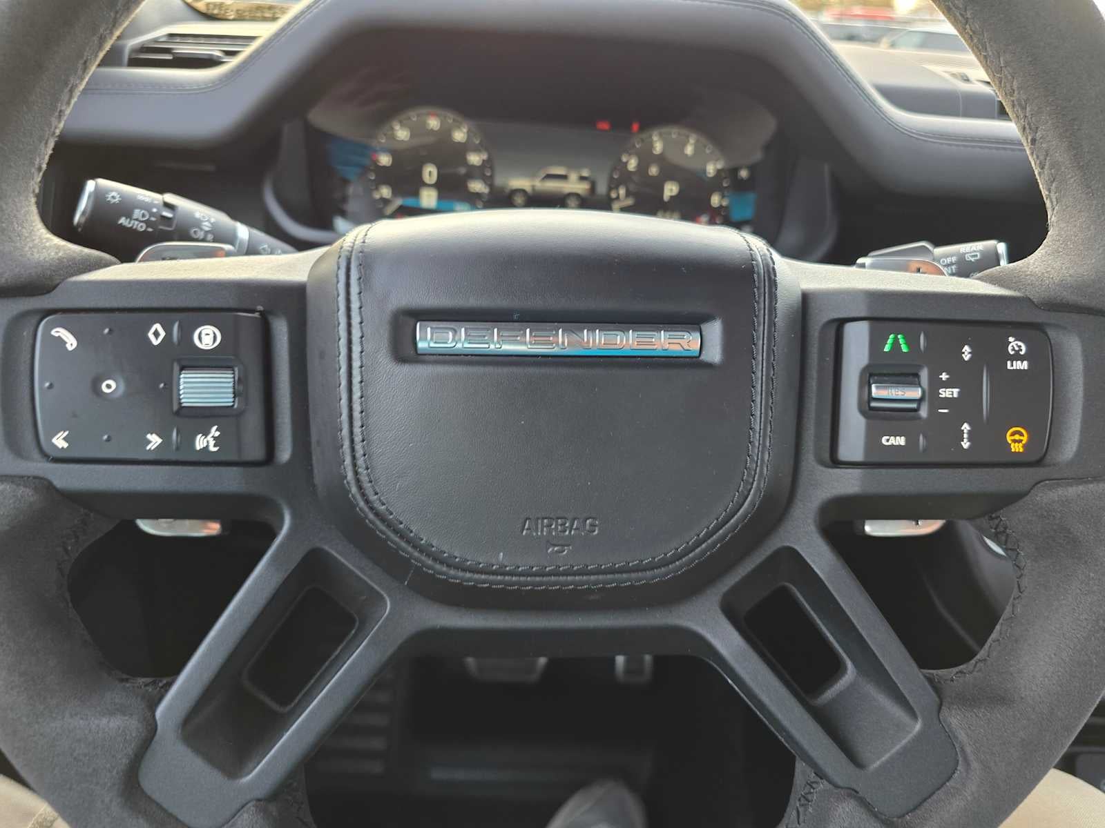 2024 Land Rover Defender V8 90 P525