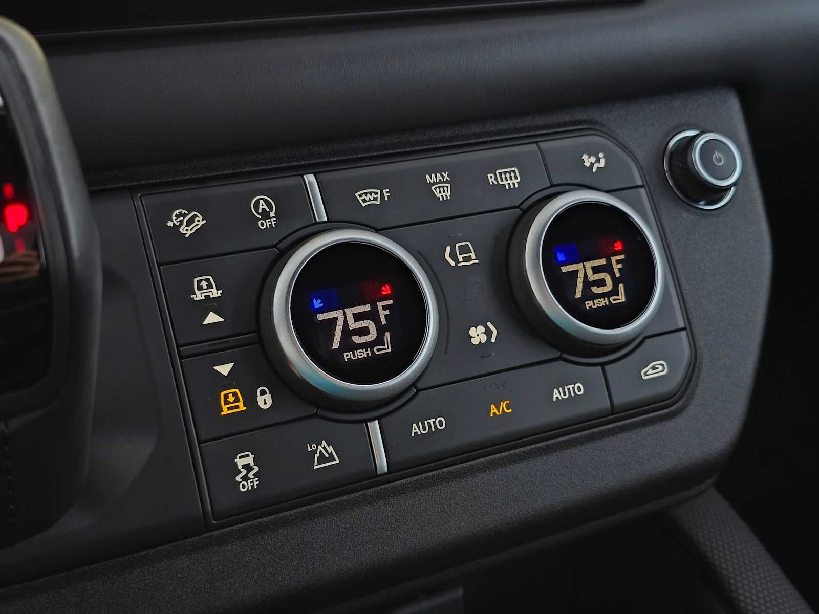 2024 Land Rover Defender V8 90 P525