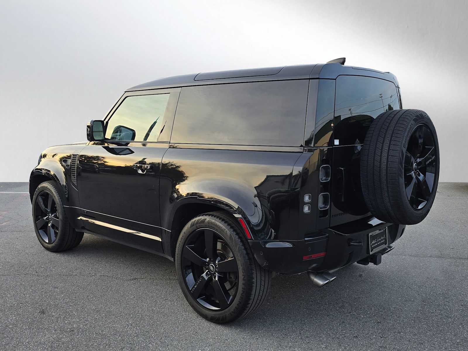 2024 Land Rover Defender V8 90 P525